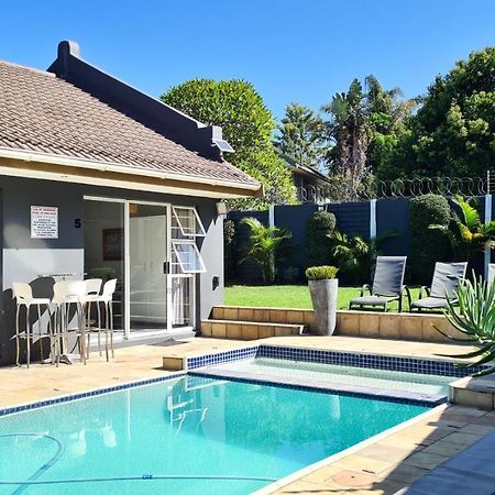 Lido Living Bed & Breakfast อีสต์ลอนดอน ภายนอก รูปภาพ