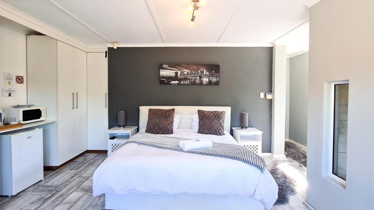 Lido Living Bed & Breakfast อีสต์ลอนดอน ภายนอก รูปภาพ